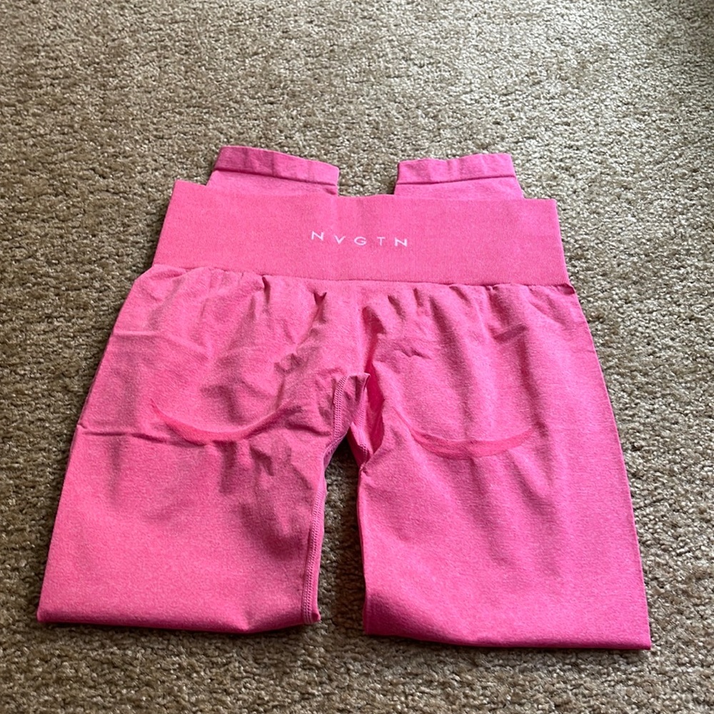 Super cute pink leggings size medium like new